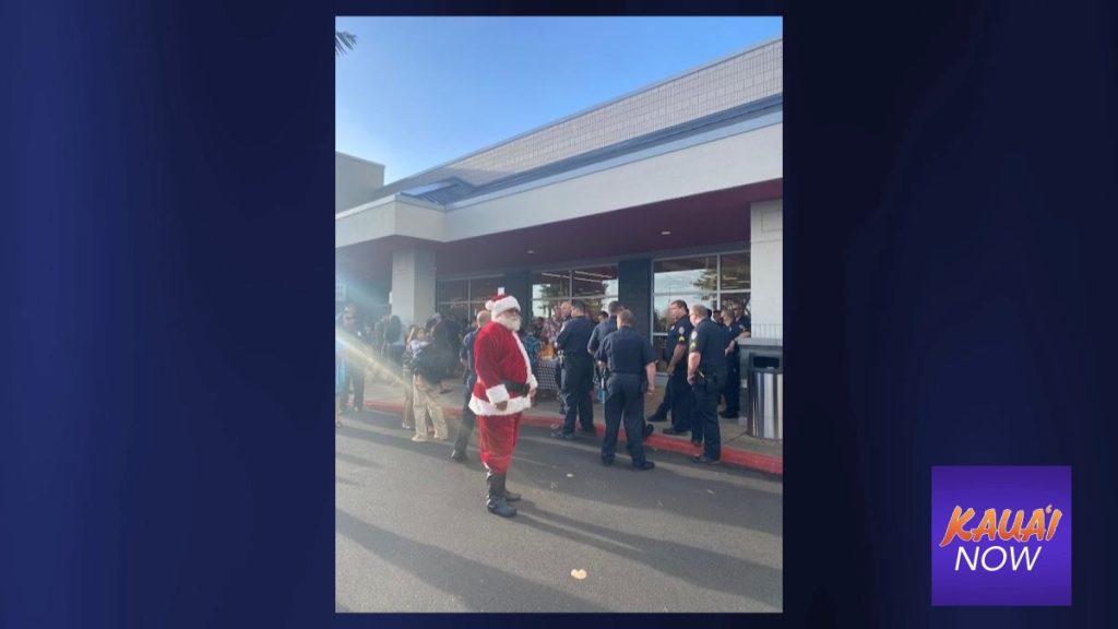 Kaua‘i police take 48 keiki out for with a Cop’ at Target Kauai Now