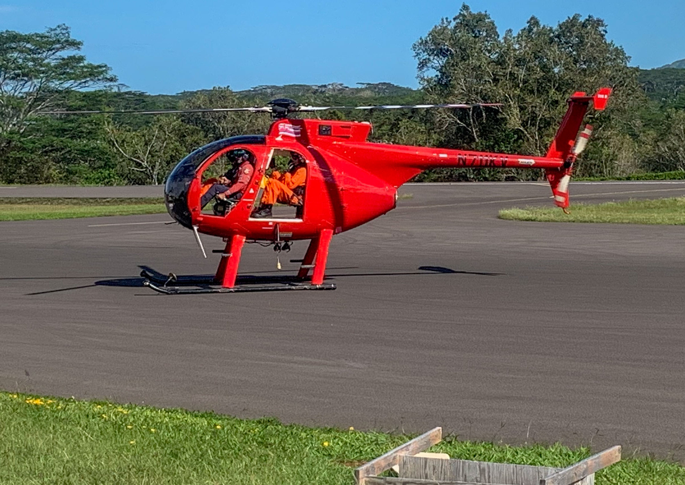 Kauaʻi Fire Department proposes contracted emergency helicopter pilots become county employees