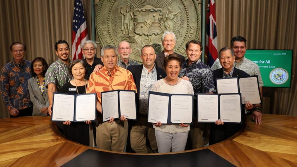 Hawaiʻi Gov. Green signs 18 bills into law promoting ‘Good Government