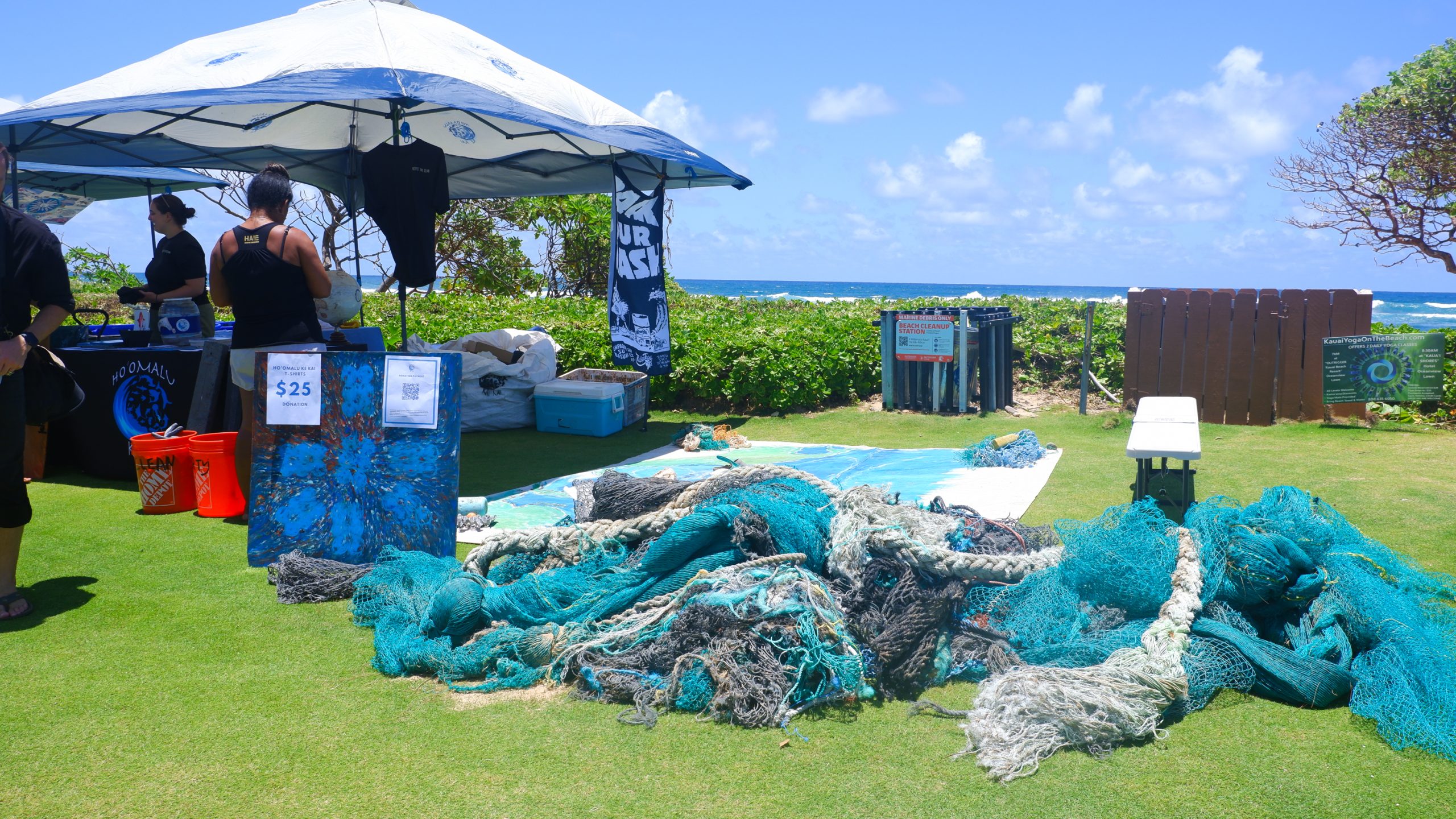 This 2,000-pound net was fished out of the ocean earlier this week by Surfrider Foundation volunteers. (Photo: Emma Schneck/For Kauaʻi Now)