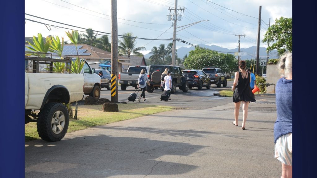 In Kapa'a, tourists can be seen walking with their luggage as tsunami evacuations take place. July 29, 2025. (Picture Courtesy: Xiomara Yamileth/ Kaua'i Now)