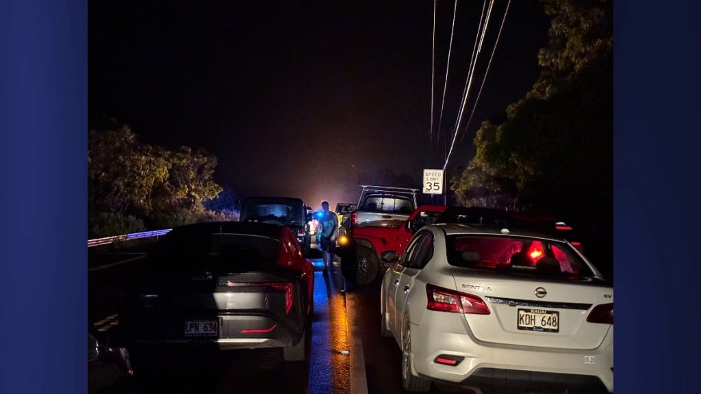 UPDATE: As of 10 p.m., the parking lots at Poli'ahu Heiau and Wailua Falls remain crowded with motorists who are still waiting for evacuation orders to be lifted. (Picture Courtesy: Xiomara Yamileth/ Kaua'i Now)