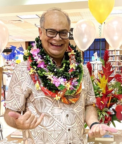 Eric Larson, a part of the Hawaiʻi Public Library System on the Garden Isle for 14 years who died in June, is being memorialized on a mural at the Līhuʻe Public Library. (Photo courtesy)