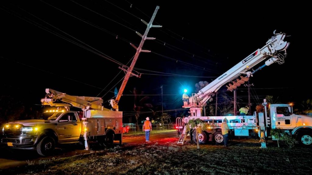 Crews make repairs during Kekaho outage in 2025. (Photo Courtesy: Kauaʻi Island Cooperative Utility)