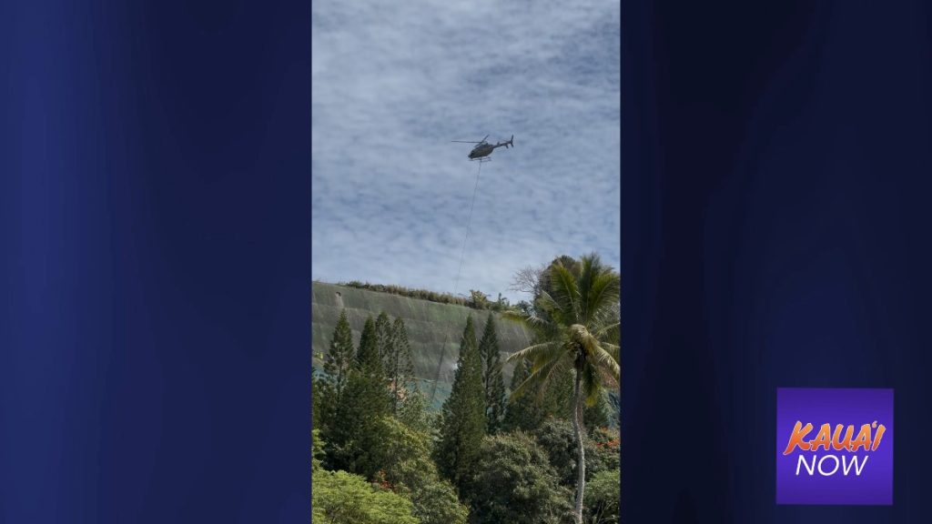 On April 1, 2025, an HDOT helicopter crew was observed installing wire mesh on the hillside near the Hanalei Bridge. (Photo Credit: Xiomara Yamileth/ Kaua'i Now)