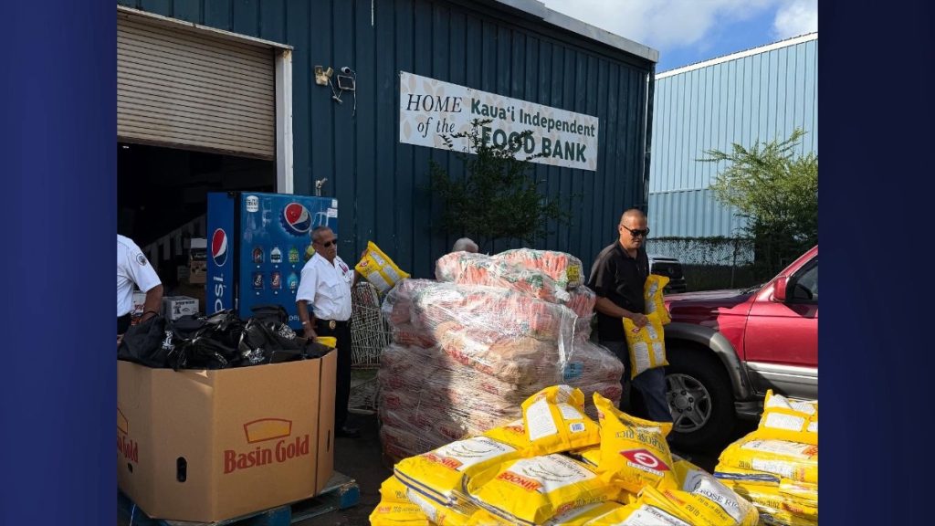 The Kauaʻi Independent Foodbank offers free community food distributions on the 2nd and 4th Wednesdays of each month, at their Nawiliwili warehouse. (Photo Credit: Kauaʻi Independent Foodbank)