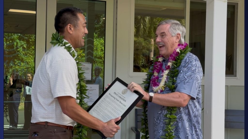 Mayor Kawakami presents the proclamation to Stefan Swanepoel, President of North Shore Give, on Tuesday, Oct. 21, 2025. (Photo Credit: Xiomara Yamileth/ Kaua'i Now)