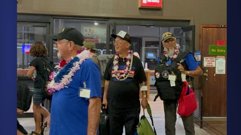 Vietnam War veteran Edward Kawamura Sr. was pleasantly surprised to see a crowd as he entered baggage claim B, before quickly disappearing to retrieve his luggage. (Photo Credit: Xiomara Yamileth/ Kauaʻi Now)