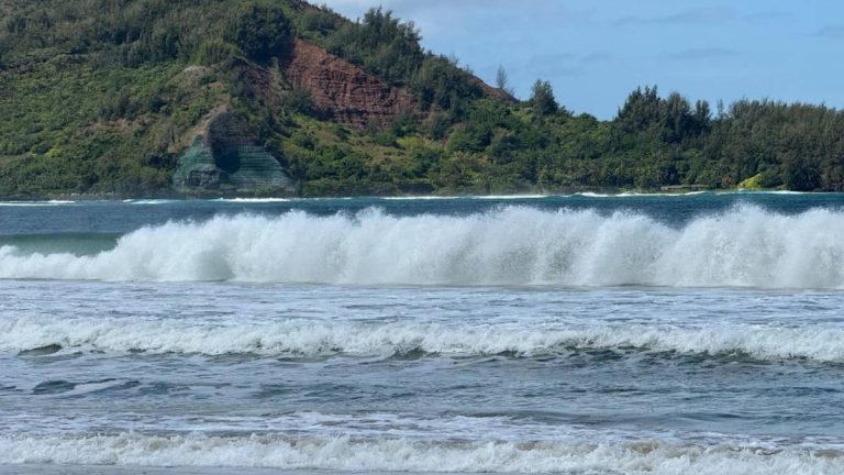 High surf advisory in effect for northern shorelines of Kaua‘i, Ni‘ihau