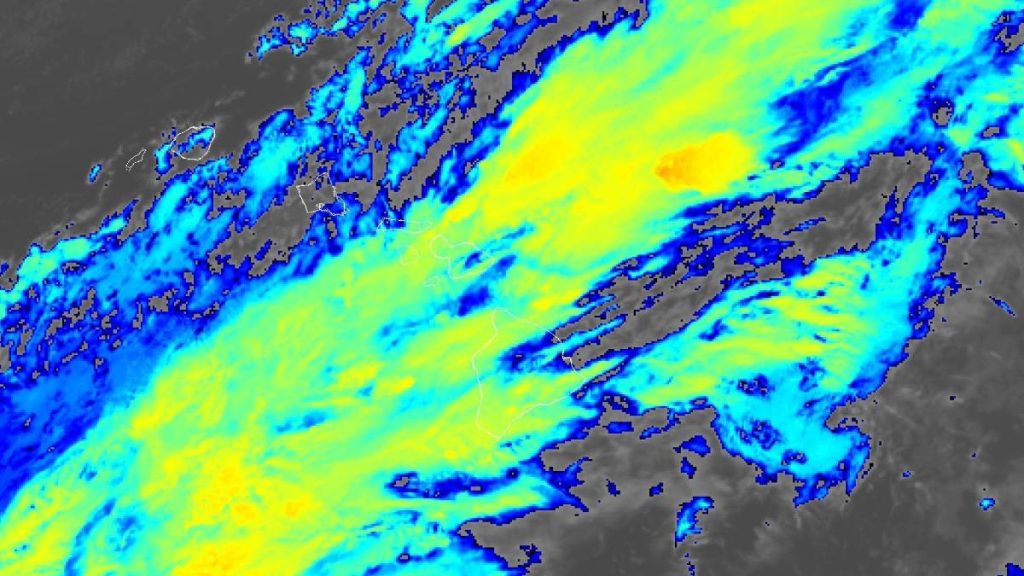 Kona low still moving down island chain, but no reason to change your Hawaiʻi trip