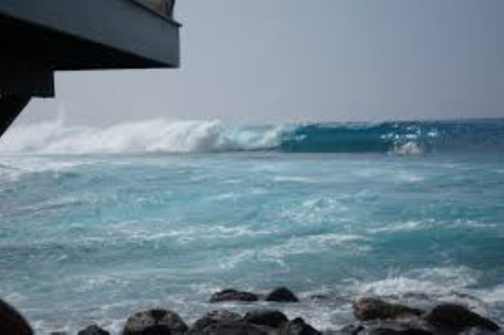 South-facing shores of Kaua‘i to be under high surf advisory beginning Saturday night