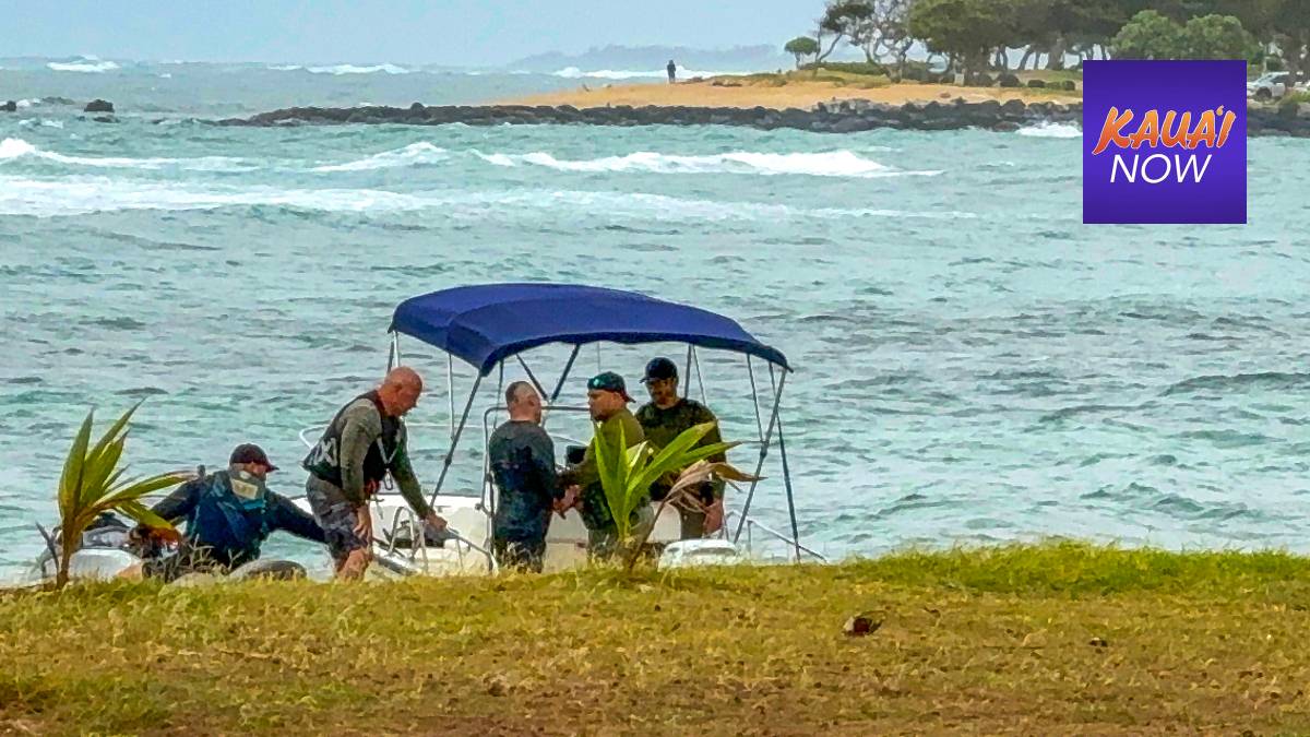 After a more than 2-day manhunt, Kauaʻi police take murder suspect William "Billy" Sinclair into custody on a boat shortly before 10 a.m. on June 8, 2026. (Xiomara Yamileth/Kauaʻi Now)
