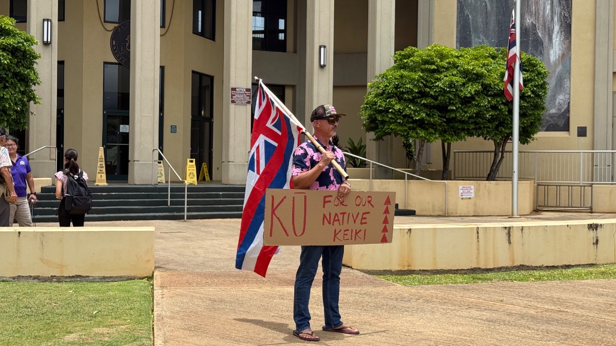 Kauaʻi public charter school that teaches Niʻihau dialect can open on time until lease dispute is settled
