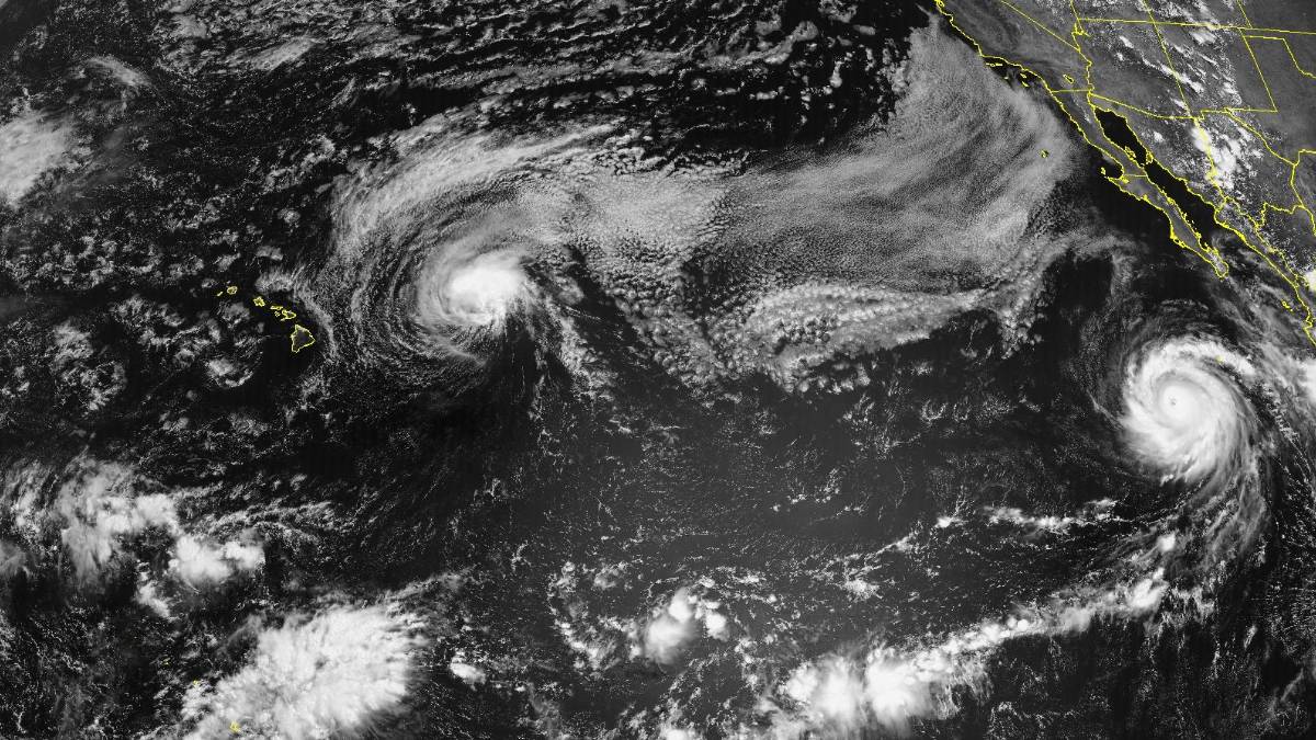 Hurricane Fausto Monday update: Kauaʻi in bottom of cone as storm weakens as it moves westward