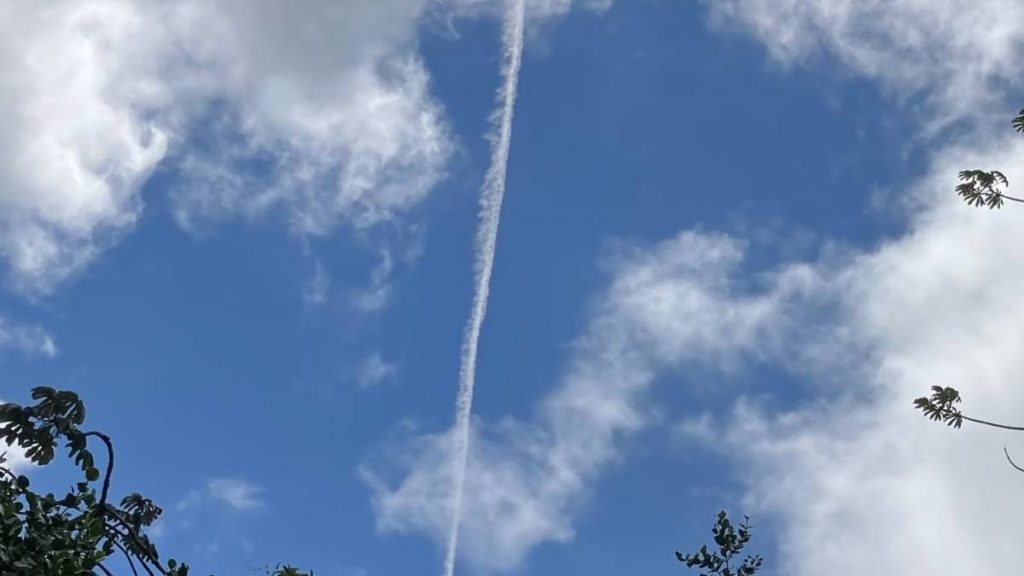 Social media lit up by curious case of conspicuous cloud high above Big Island