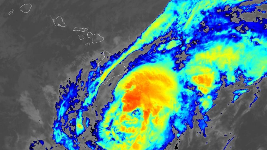Saturday: Kauaʻi, Niʻihau remain under tropical storm watch as Lala now 140 miles from Big island