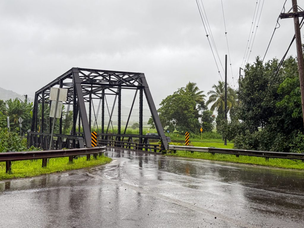 The Hanalei Bridge as Tropical Storm Lala moved closer to Kauaʻi on the morning of Aug. 16, 2026. (Xiomara Yamileth/Kauaiʻi Now)