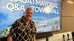 Rapozo takes center stage at solo Kauaʻi mayoral town hall after Carvalho withdraws from debate