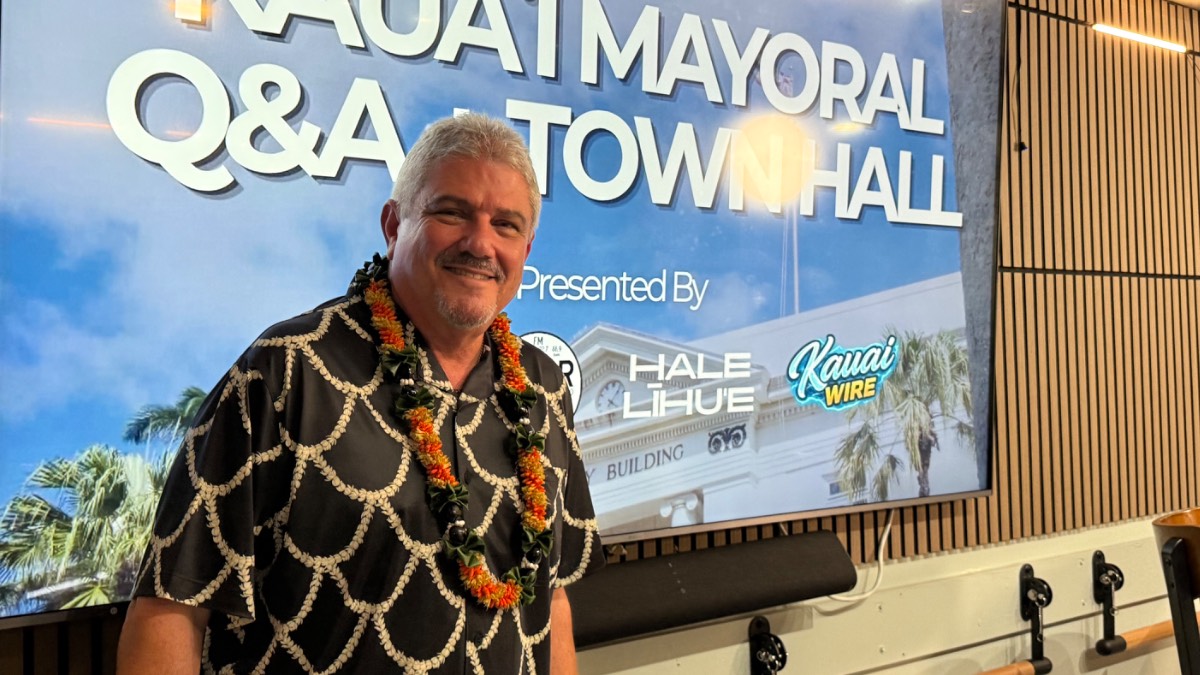 Rapozo takes center stage at solo Kauaʻi mayoral town hall after Carvalho withdraws from debate