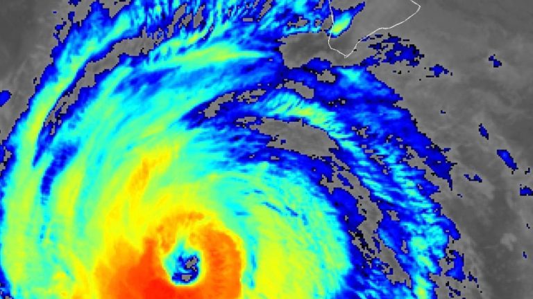 Nolo regains some strength, again becoming Category 2 hurricane while moving away from Big Island
