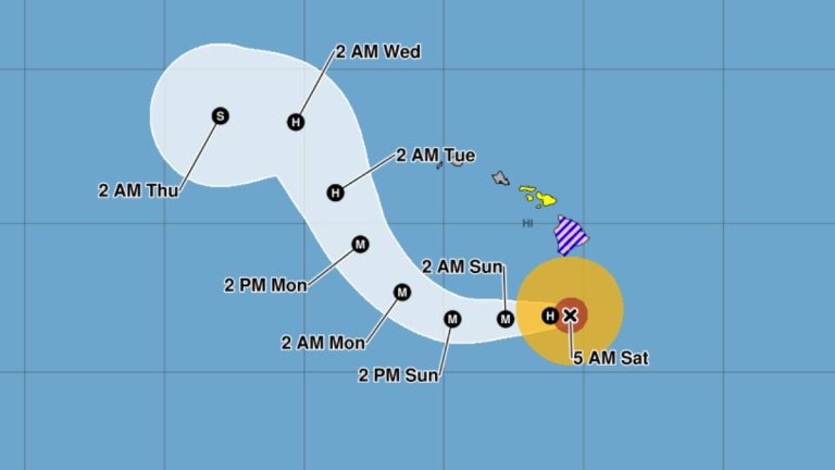 Category 2 Hurricane Nolo bringing bad weather to Big Island; storm forecast to pass well south of Kauaʻi