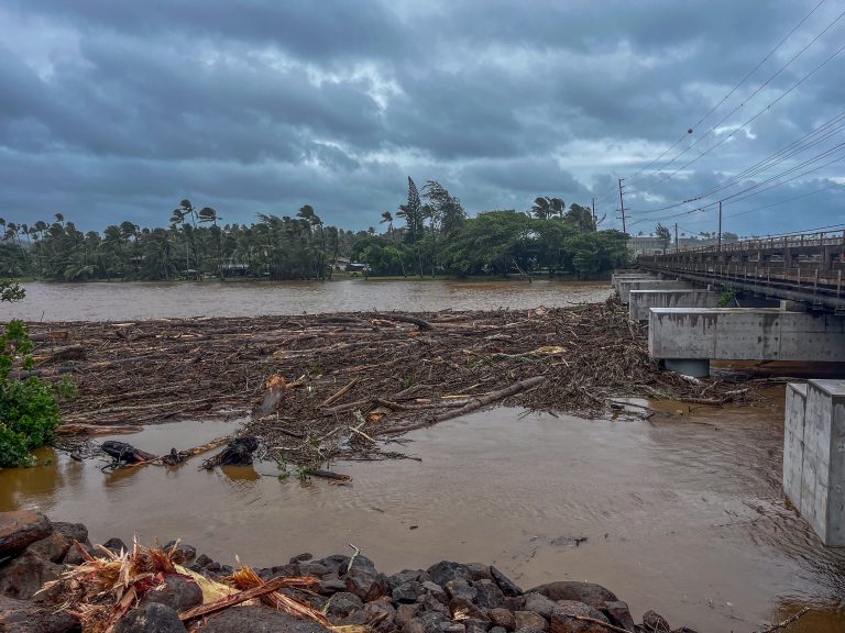 Conditions deteriorating in Kauaʻi County; flash flooding, damaging waves, high winds forecast from Hurricane Lowell