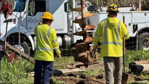 250 utility workers in the field on Kauaʻi to restore power to North Shore, pocket outages a week after Lowell