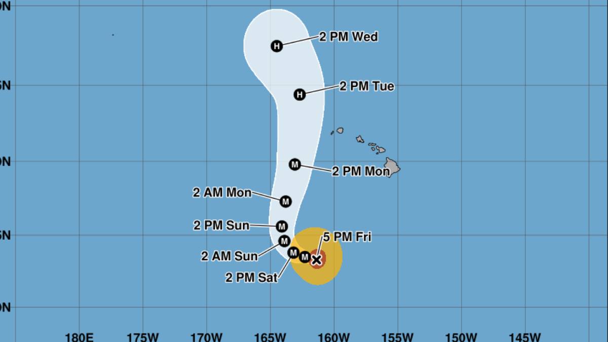Hurricane Lowell regains Category 5 strength as the storm continues west