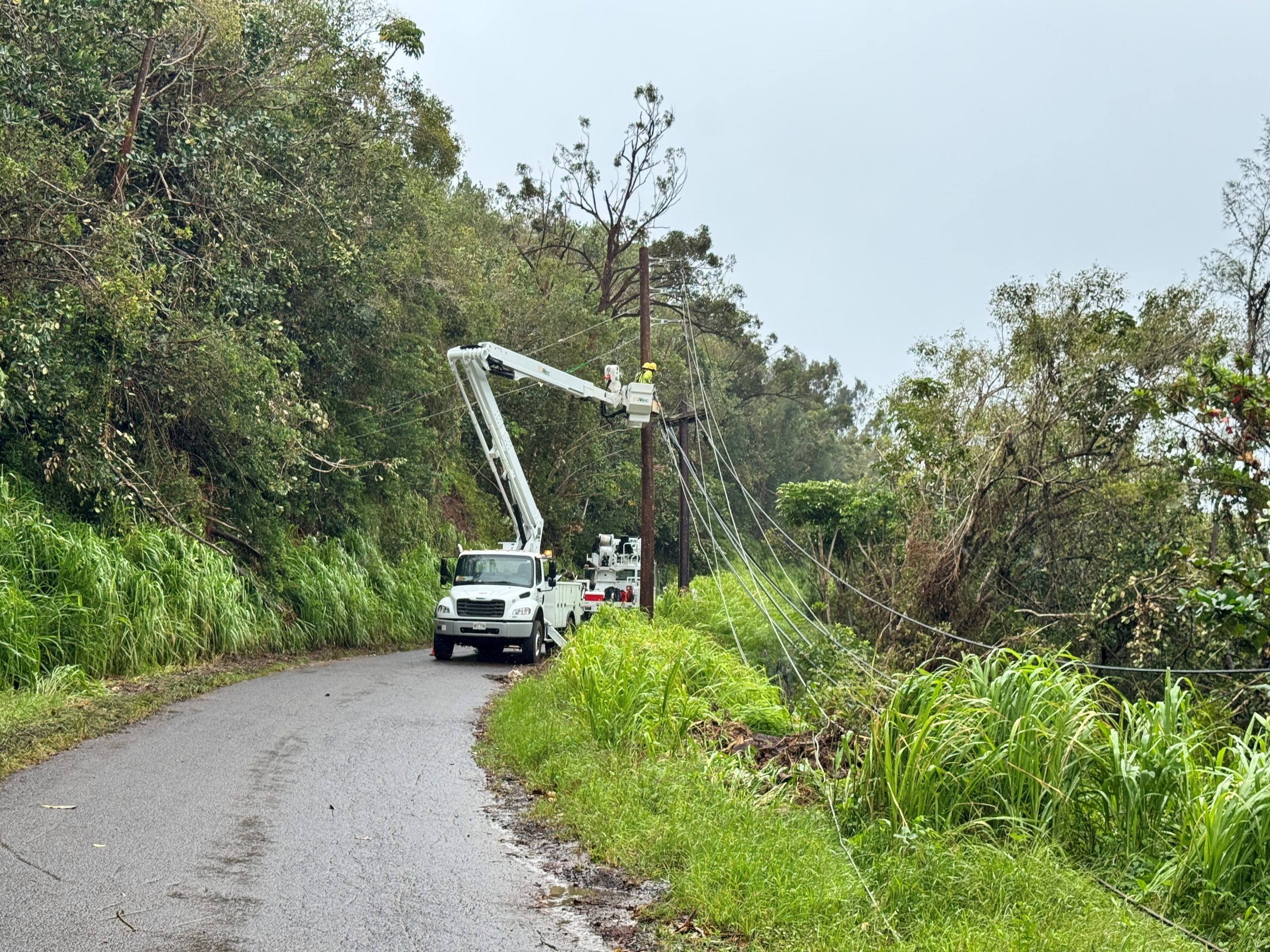 Less than 1,000 members remain without power after Lowell