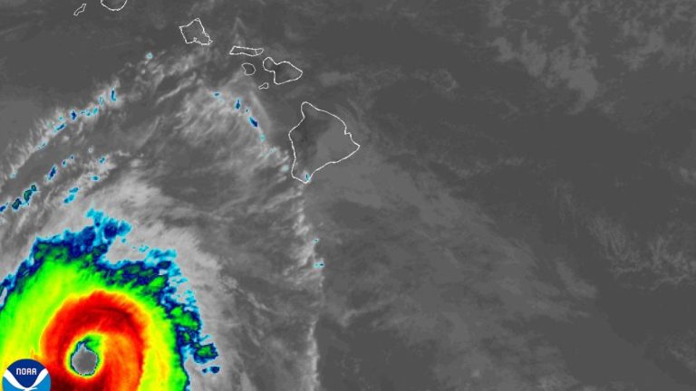 Nolo remains strong as it moves west of the Hawaiian Islands